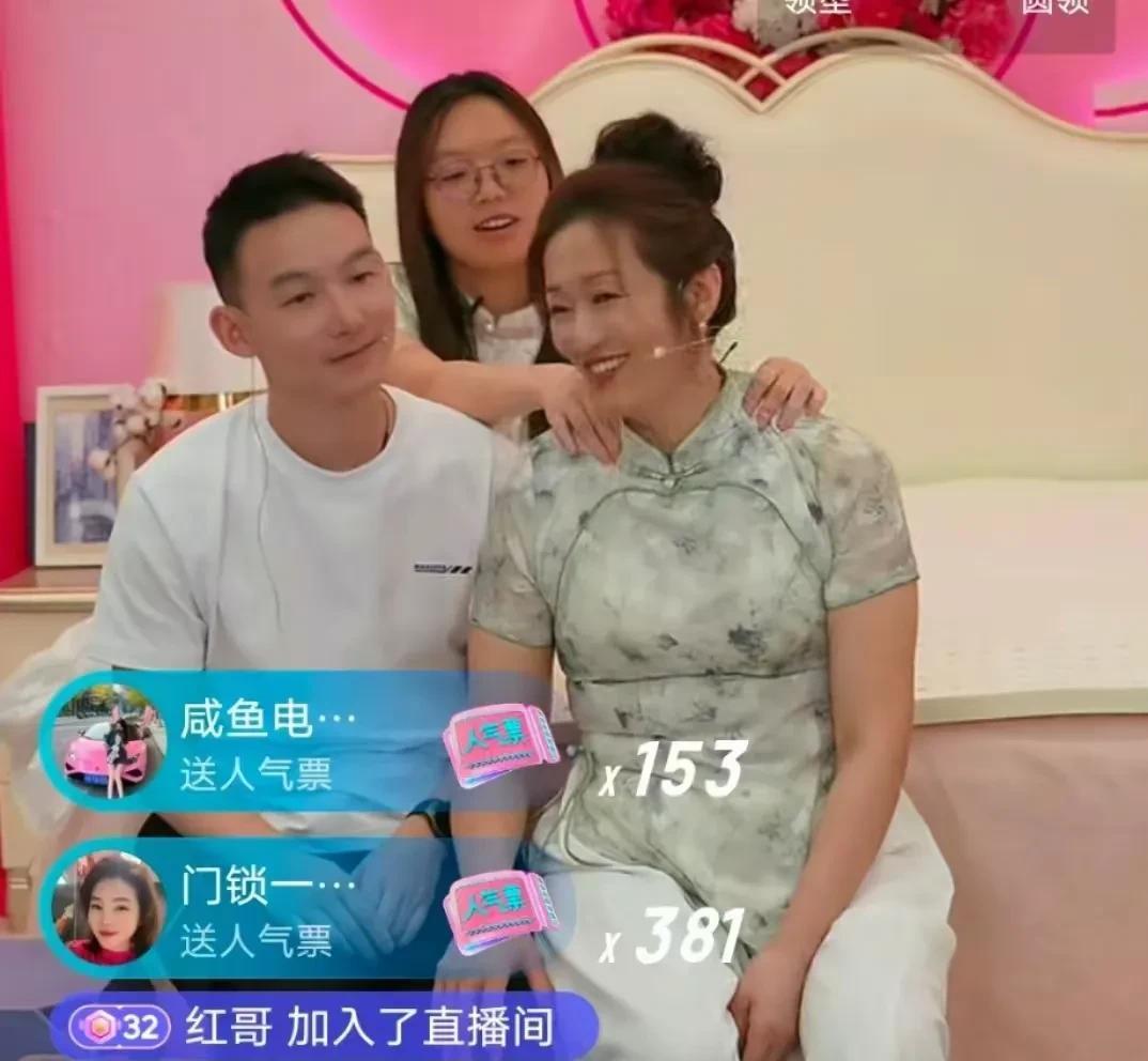 信不信？谢浩南经历这一场直播心态绝对会发生大变化。
谢浩南没想到粉丝这么疯狂，几