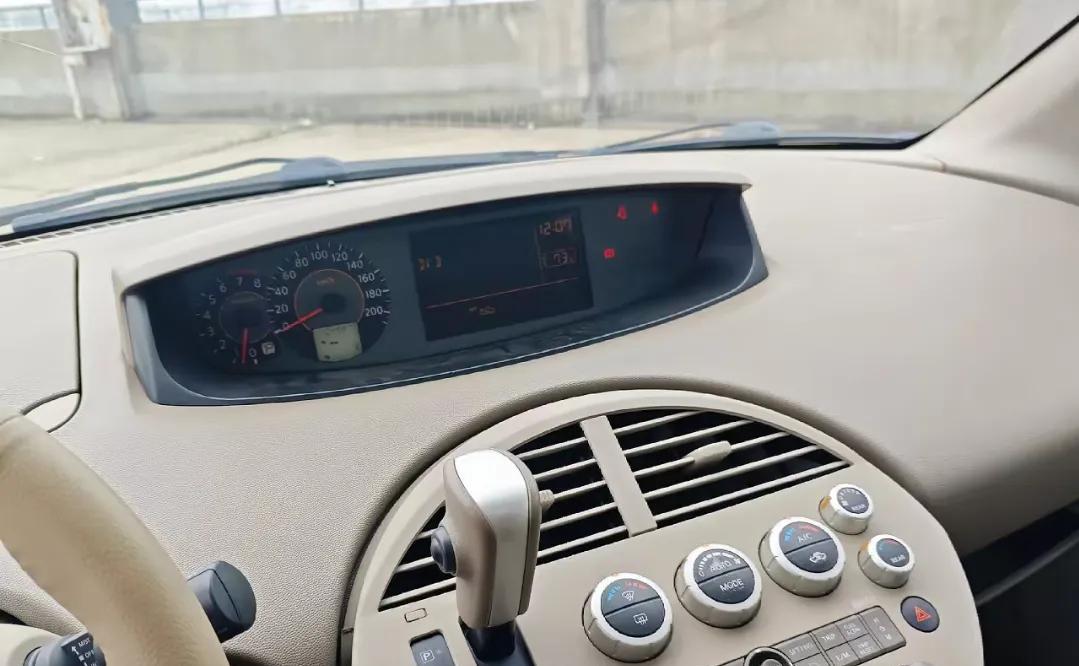 一台老车，通过中控台有多少人知道是什么车？