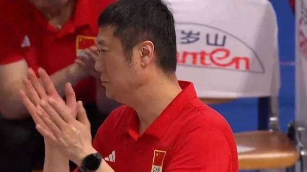 外国球迷大赞赵勇：经验不足仍敢换人，临场指挥表现佳