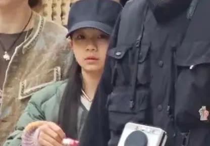 戚薇和李承铉的女儿lucky，
长得也太好看了，
不是那种千篇一律的好看，
