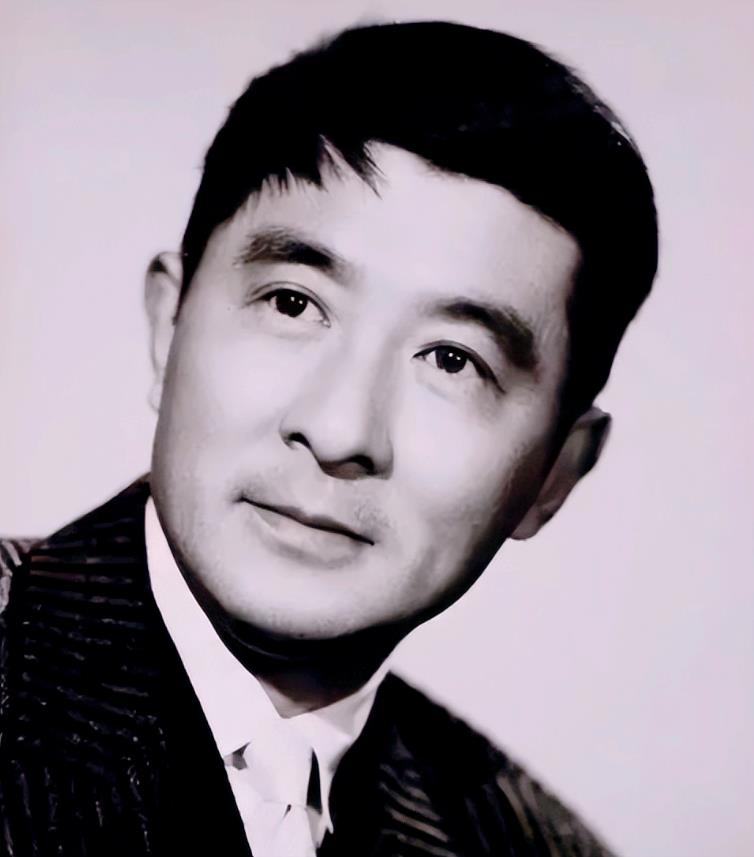 1945年，被关押6年的赵丹出狱，他满心欢喜的找到妻子后，却发现妻子挺着大肚子，