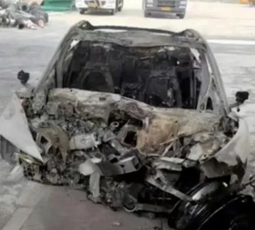 两个米忠粉情侣
合买了一辆小米SU7
三个花样女大学生乘车赴考事业编
壮志未酬