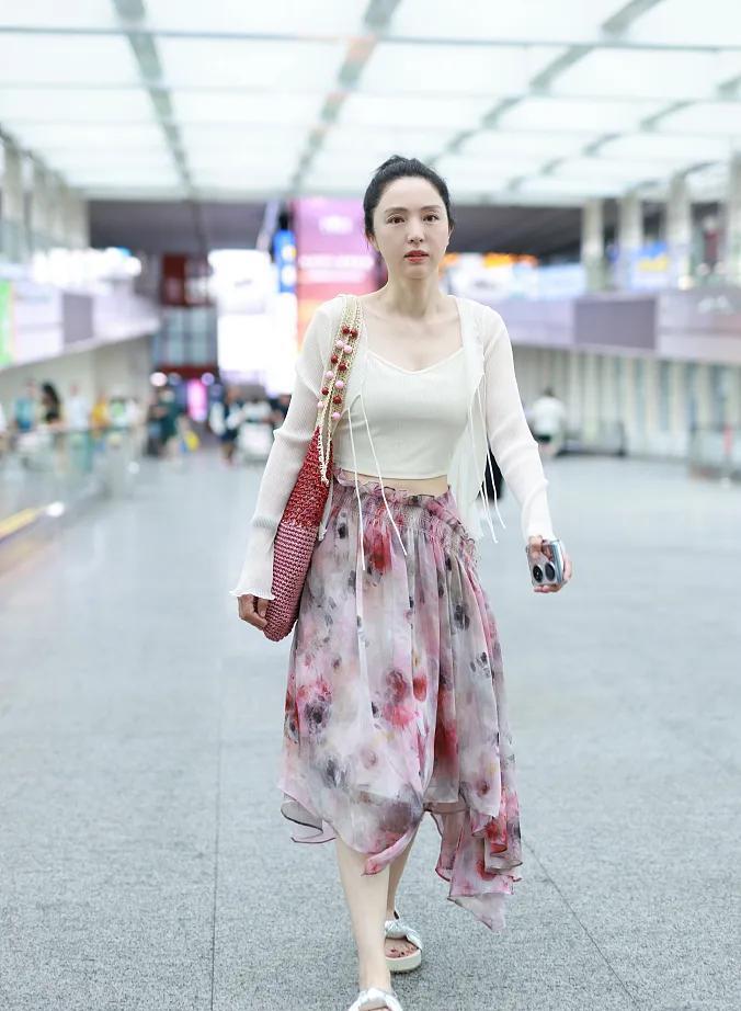 倪萍都觉得她不该二婚，家里还有个不大不小的女儿，突然来了个球球，会很不方便！之前