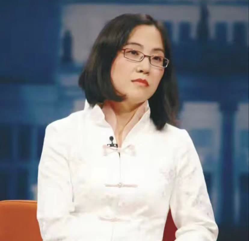 我宣布：最想不开的女人出现了！
她就是毕业于北大的，
同时还是李国庆的二婚妻