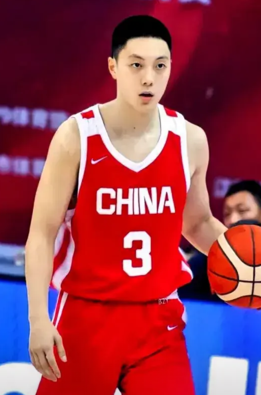 19分钟拿下17分！三分球8中5，看看我们的“胡椒仔”全场完美无缺的惊艳表演，那