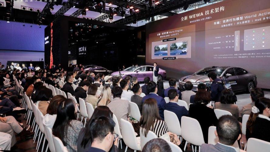 华系双智旗舰轿车 广汽昊铂A800内饰首发，为高速L3商用冲刺