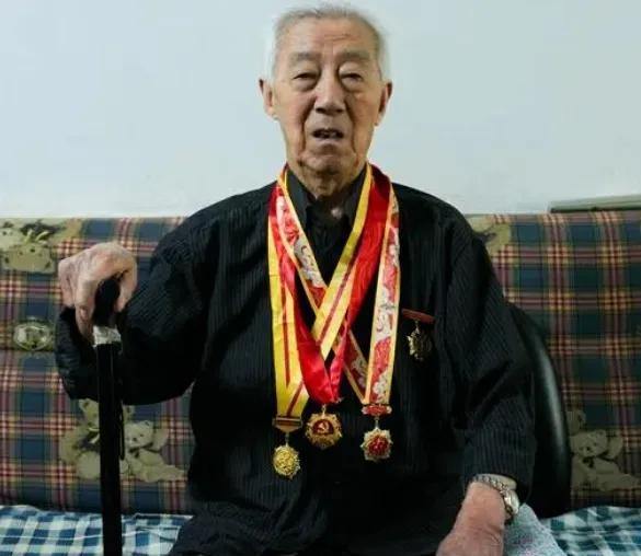 在历史的漫漫长河中，总有这样一群人，他们挺身而出，以热血铸就山河，用生命捍卫尊严
