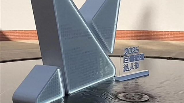 小凤一家参加活动细节曝光，提供专车和酒店，小凤：要感谢抖爸爸