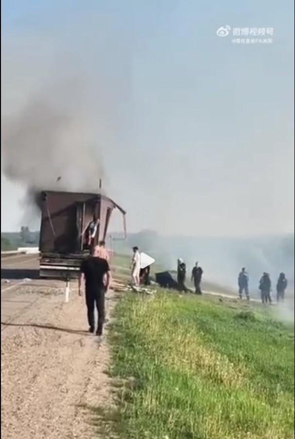 俄罗斯阿穆尔河地区发现烧毁的乌克兰国家安全局部署的卡车，看来乌克兰的“蜘蛛网”行