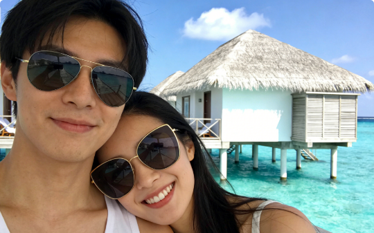 哥哥公司出现危机找我借186万，我正要转账，却突然刷到嫂子在旅游发的朋友圈：感谢老公的惊喜