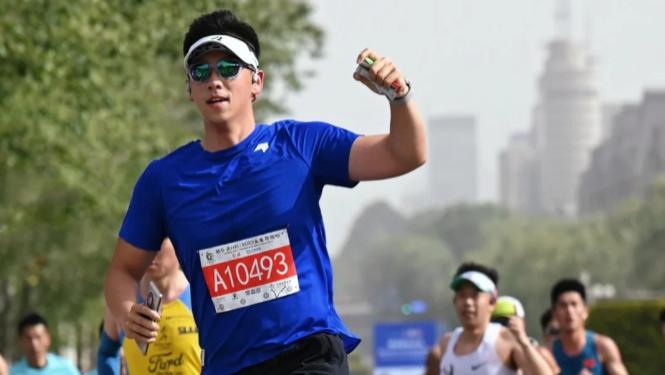 垂直马拉松：上海中心大厦赛刷新女子组纪录