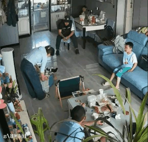 近期，一男子控诉妻子签字离婚后只身离开，连孩子都不看一眼，对此，我站在女人的角度