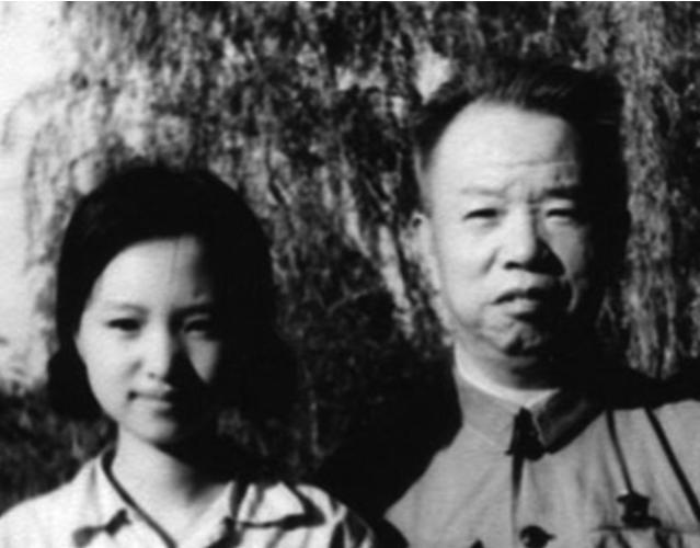 1971年，开国大将王树声到部队看望女儿，却被警卫兵蛮横拦下，请您排队等候，领表