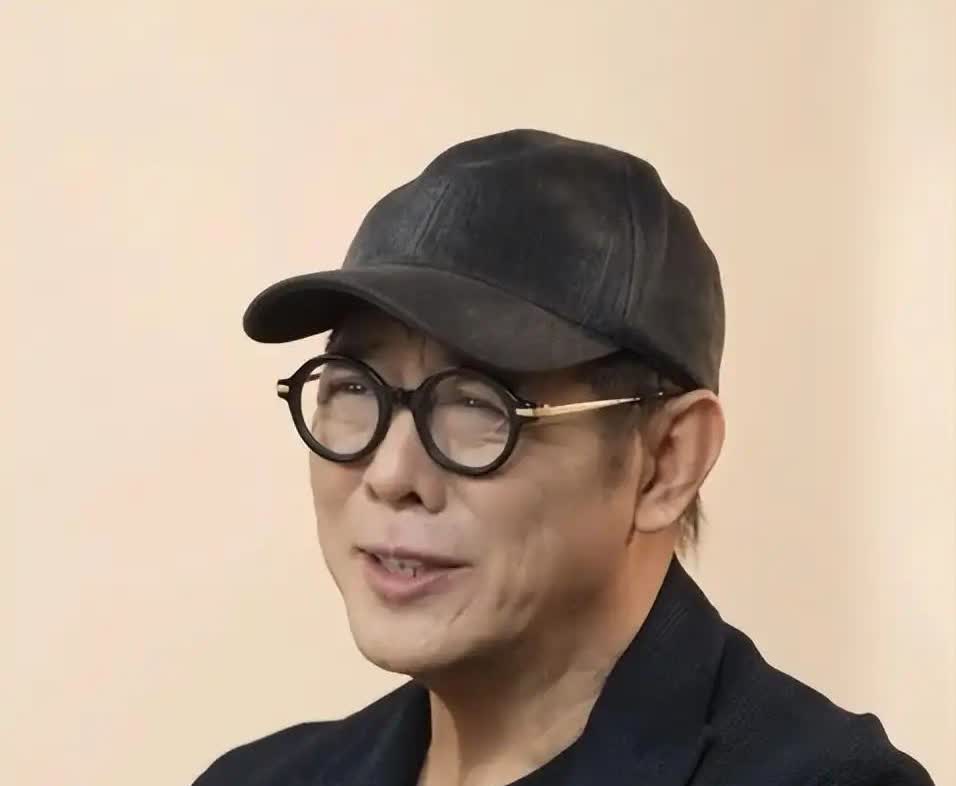 巨星也不容易，李连杰自曝求人办事难，不是“装孙子”而是真孙子。

李连杰在最