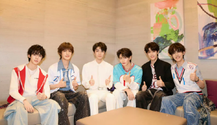 王俊凯和登陆少年合照了！好完美的合照，帅！ ​​​