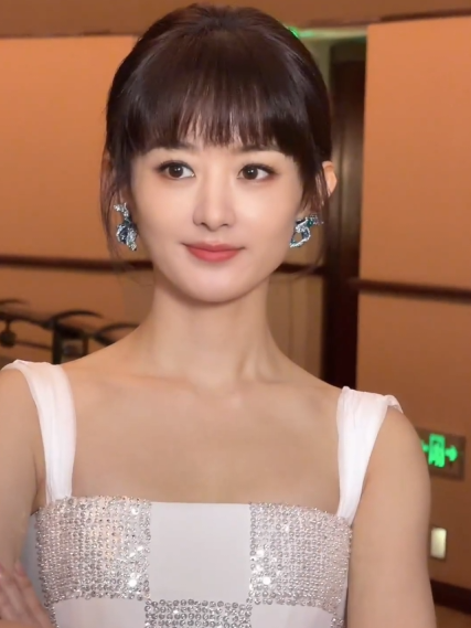 今日份的丽颖，静谧典雅的东方美人，期待丽颖的《小城大事》