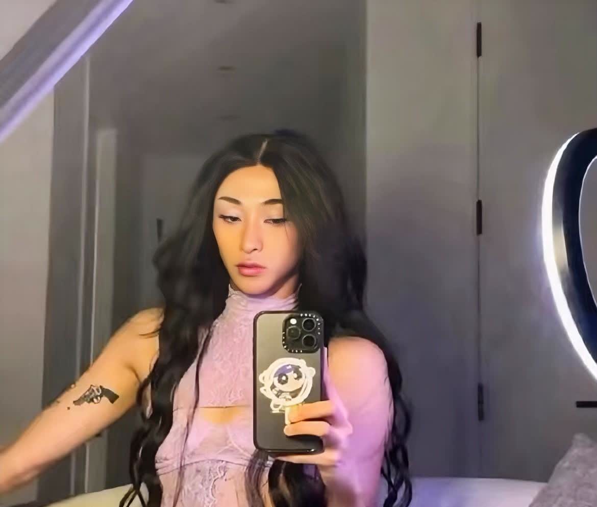有时候想想，伊能静其实也是个可怜人！

不仅连自己的老公管不了，甚至

