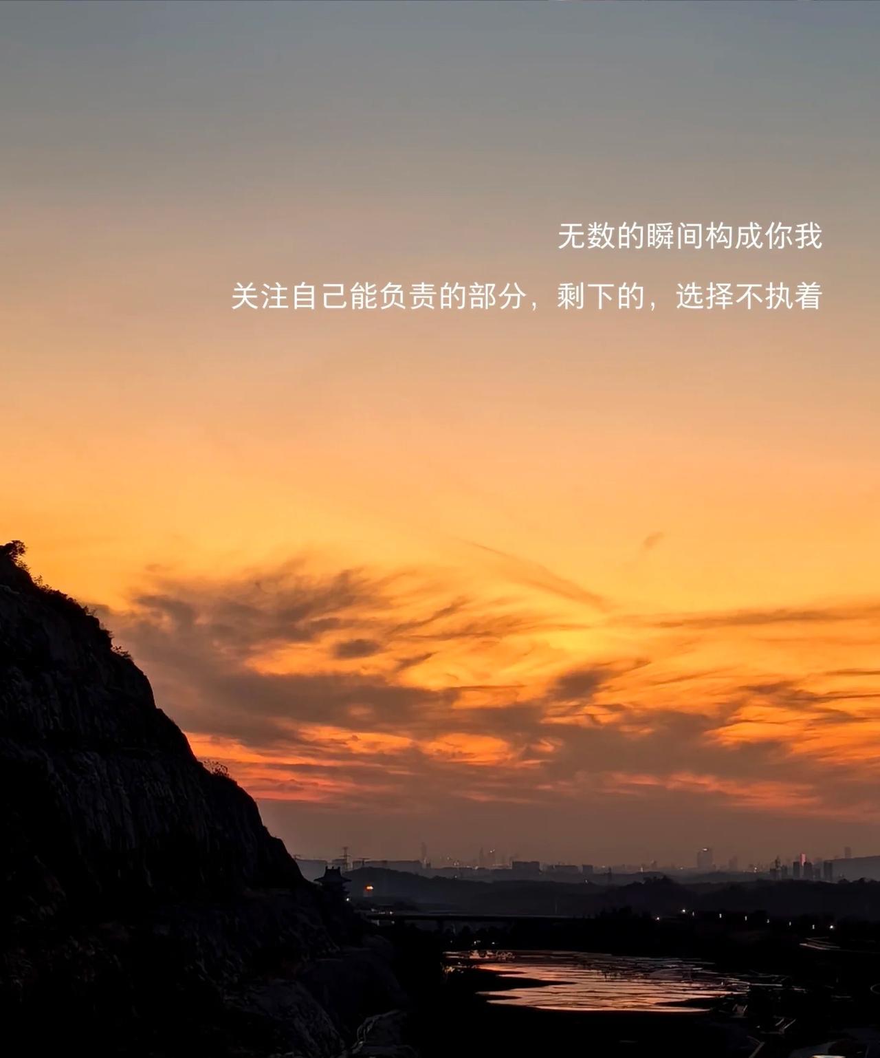 这样的人一辈子的运气都不可能好起来。
一，经常跑夜店的人。
二，经常去KTV的人
