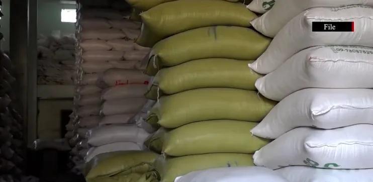 目前，缅甸仰光市的大米批发店交易冷清，买家稀少。
据仰光市一家大米批发店的一位负