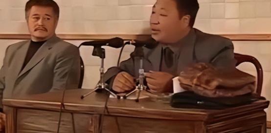 2007年，李正春不幸病逝，赵本山问50个徒弟:“你们大师兄走了，留下孤儿寡母，