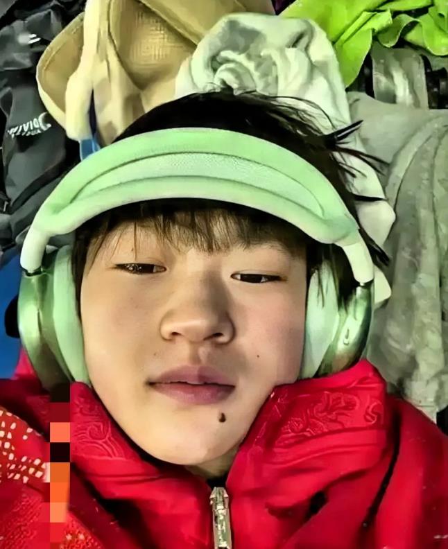 怪不得这两天，
全红参的伤病新闻不火了。她缺席比赛的消息也不受关注了，原来大家全