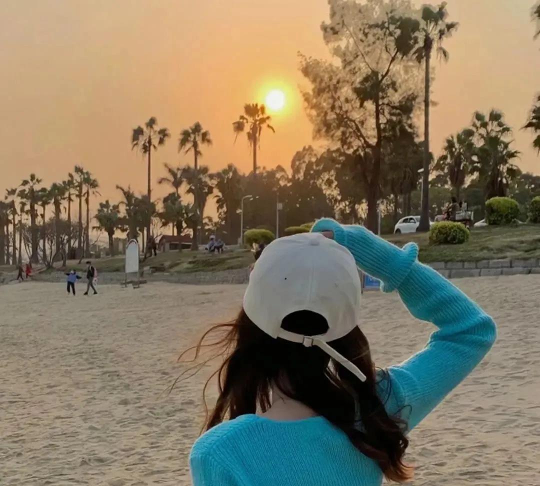 村里流传的老人言，很准：
1.女人与领导的话,要反着思考,这就是人性的潜规则
2