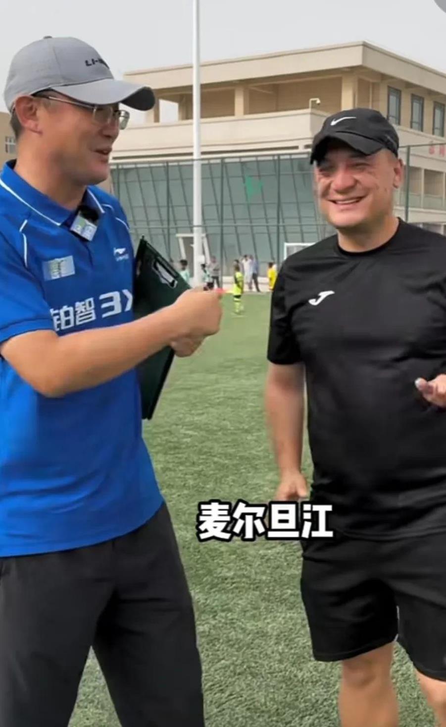 孙继海在的足球公益行第二站到了新疆喀什。他发出了这样的感慨。
在喀什，他邀请到了