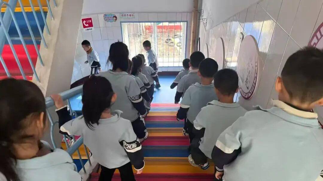 【晋中新世纪书院幼儿园】——防踩踏安全演练