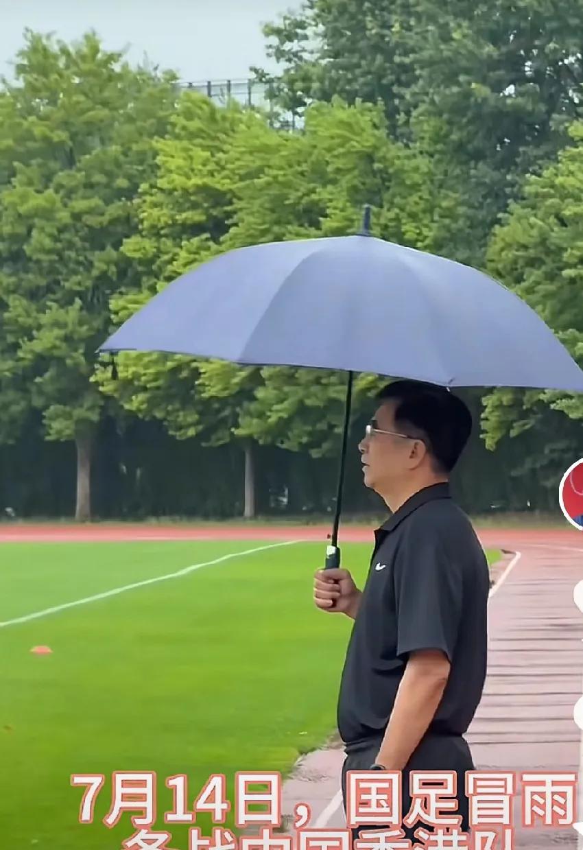老宋一督战，我就知道估计要输港队了。
足协主席督战很可能是反作用。
第一，足协主