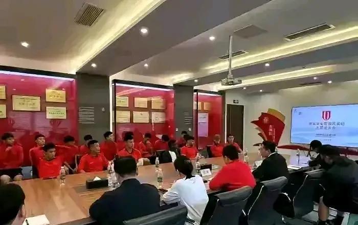 中超大战前成都蓉城召开赛风赛纪会议！成都蓉城在榜首争夺战前应中足联要求召开赛风赛