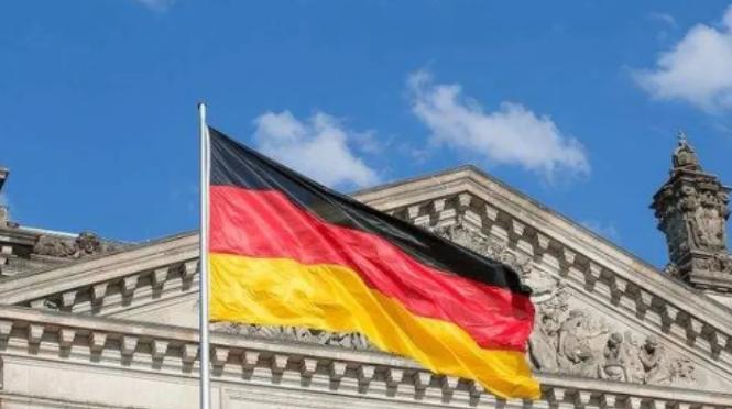 德国很生气！德国外交部对中国军方用激光瞄准德国军机非常的不满！7月8日，根据外媒