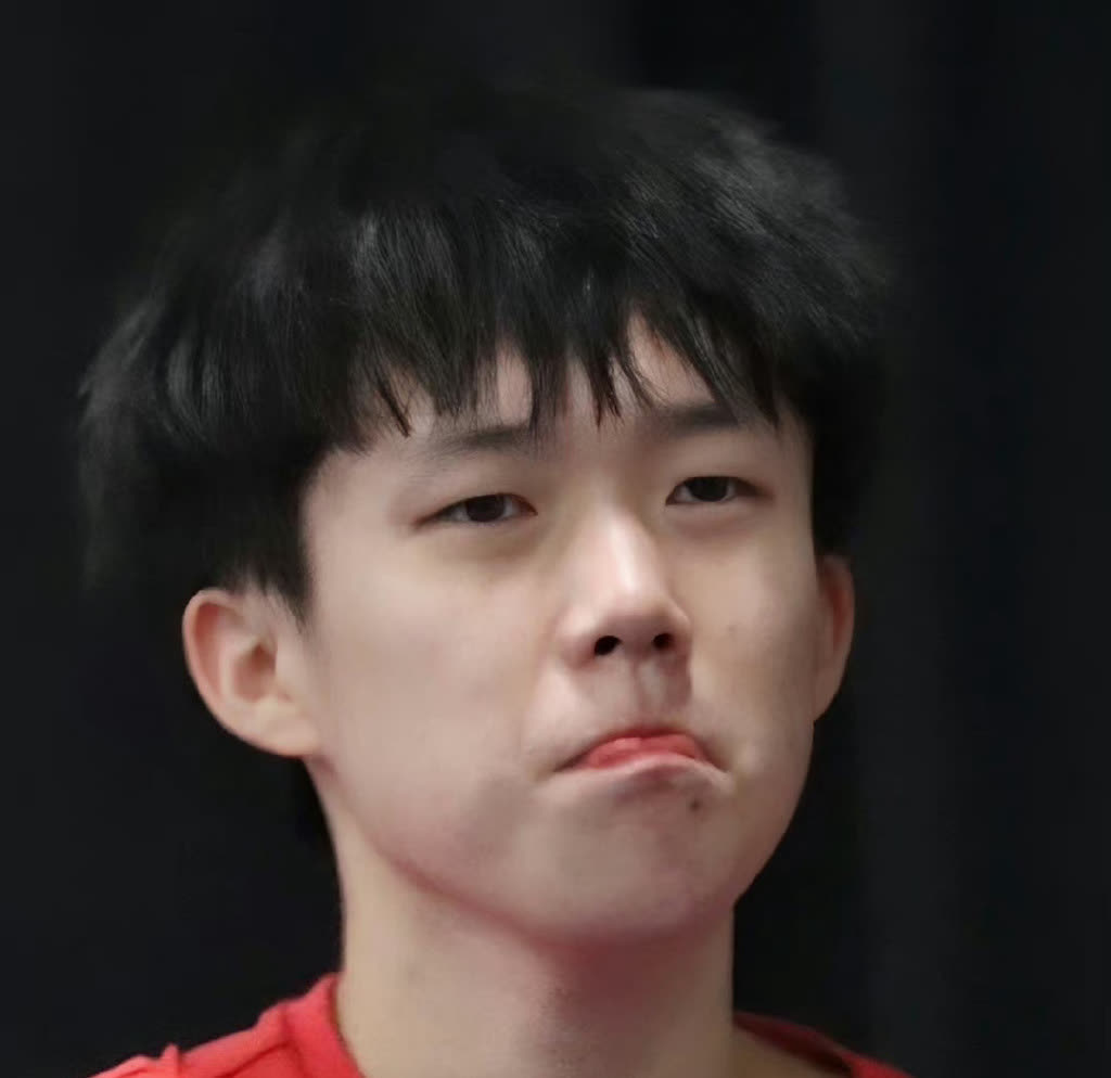 #王楚钦回应换拍：为什么每次都是我#  
**胶皮撕裂疑云再起！**多哈世乒赛