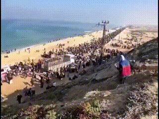 这样的加沙还有出路吗？这样的加沙还有未来吗？
看到加沙海滩的画面，心情沉甸甸的。