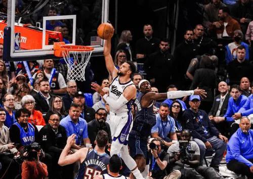 国王队被玩坏了。
国王再次不敌雷霆，惨遭7连败，3胜12负，西部第14位。
就差