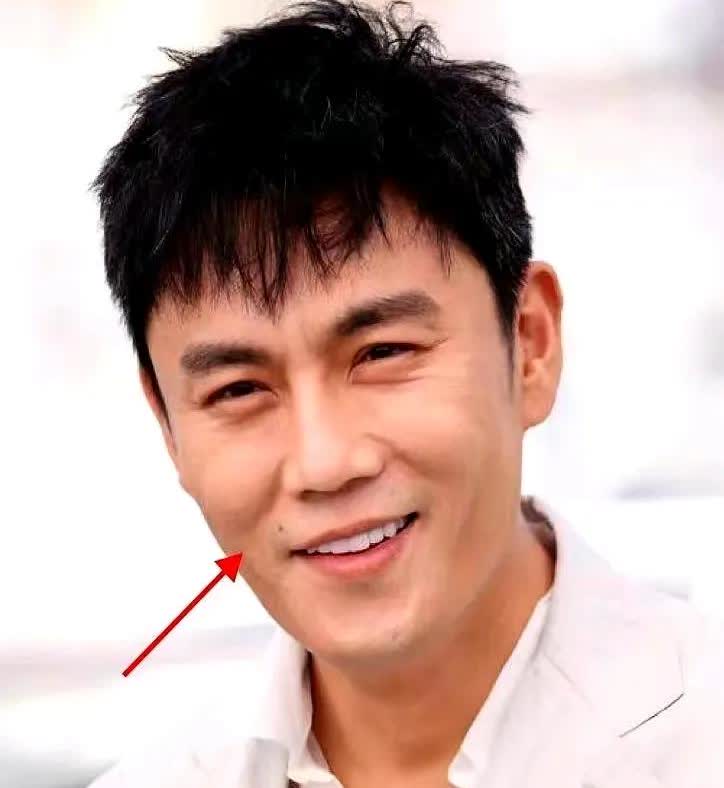 发现了吗
秦昊有一个比别人强的特点
不是他演技比别人好
而是他娶了一个特别