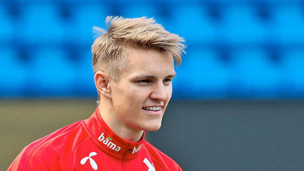 阿森纳与水晶宫展开了一场激烈的角逐，最终