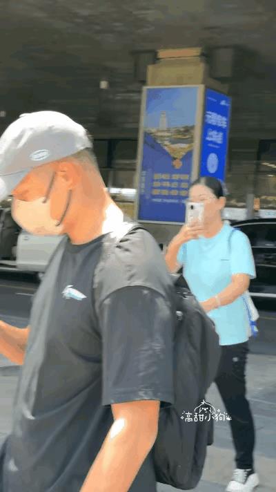 今天小胖、许昕、林诗栋也已经到达厦门，大头应该是第一批到达的队伍，已经开始适应性