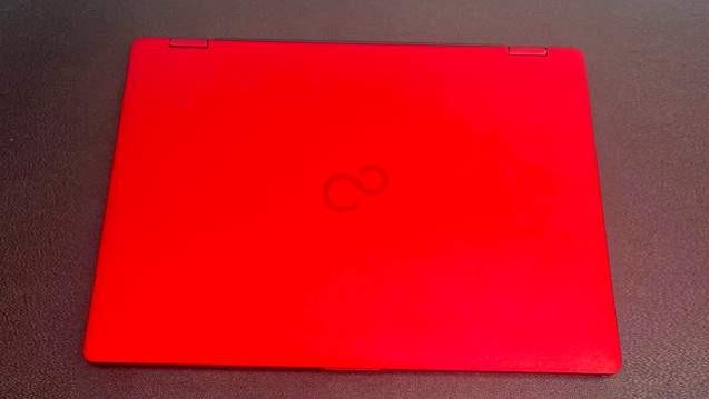 980克超轻薄笔记本电脑，13.3英寸全高清翻转屏，千元价位是亮点