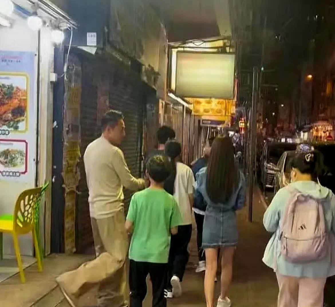 大S用生命守护的两个孩子如今境遇令人唏嘘，当初连孩子穿短袖都要担心被媒体拍到的她