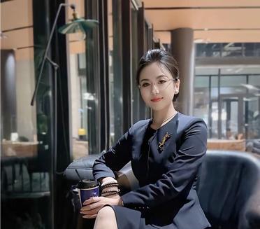 都不喜欢女强人，偏偏我就是[得意][撇嘴]