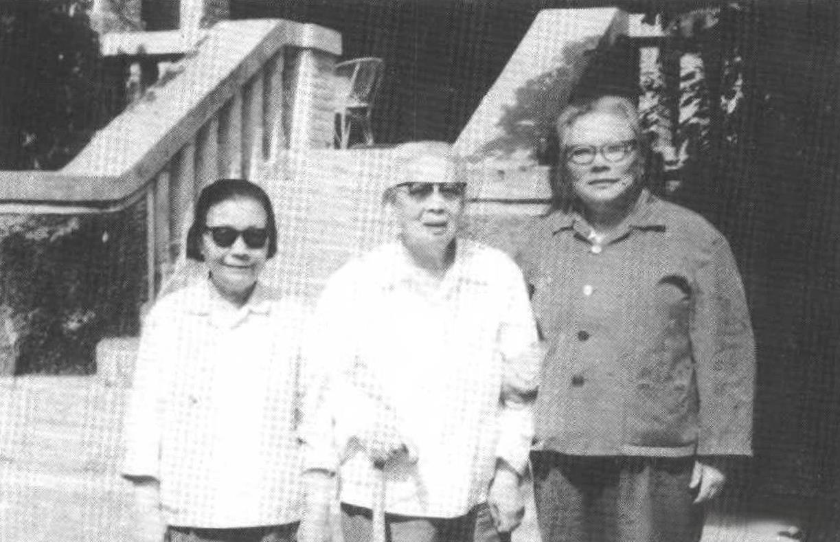 1984年，康克清在北戴河与刘英（左）、帅孟奇（中）一起的珍贵合影。
帅孟奇曾担
