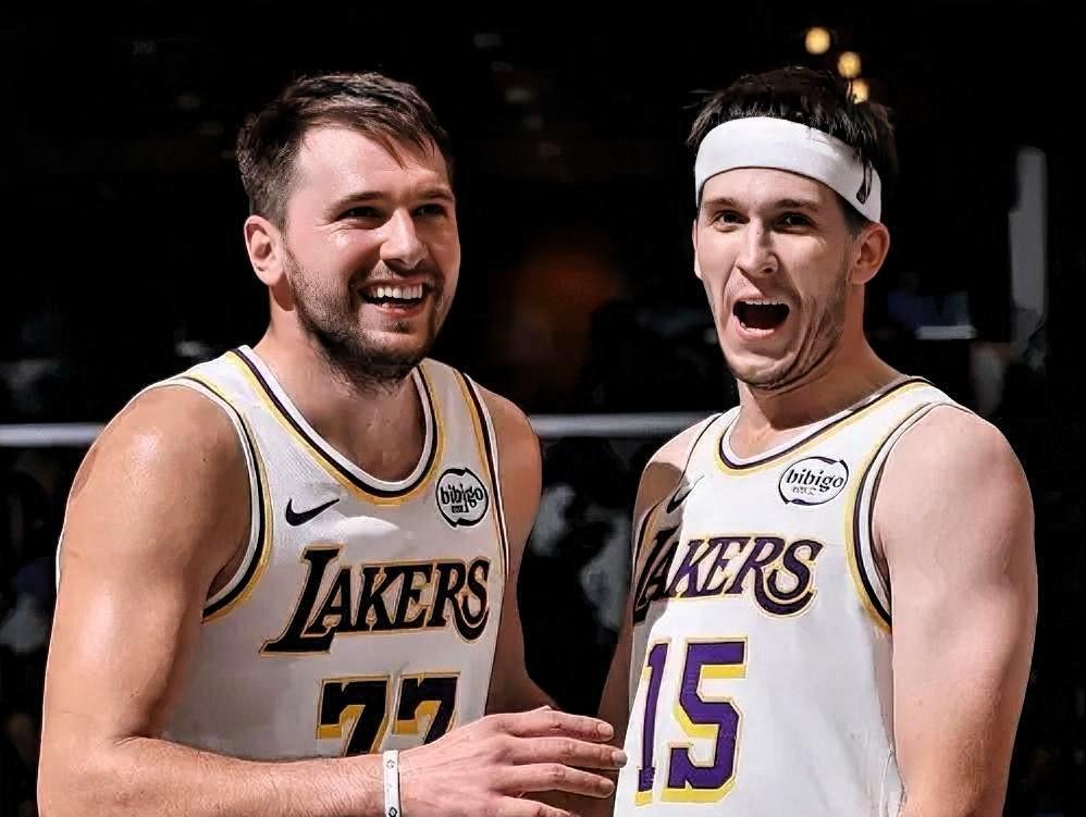 詹姆斯在湖人的处境越来越尴尬了！
湖人主帅雷迪克近日赛前接受采访，谈到东契奇和里