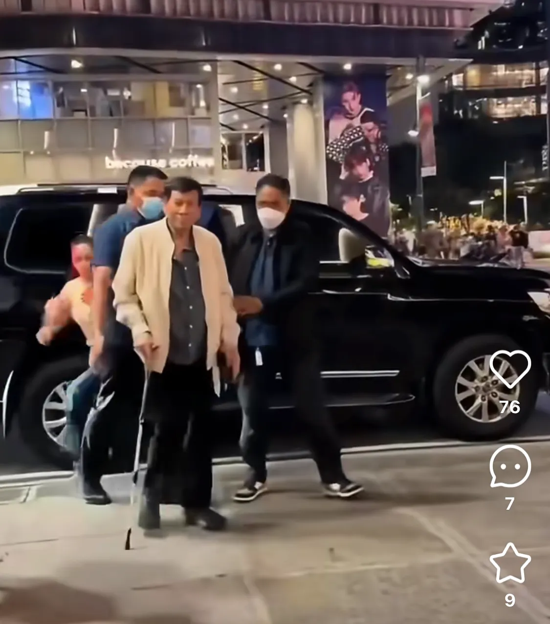 家人们，老杜的最新消息简直燃爆网络！他在海牙已经待满48小时，当下全网都在为他加
