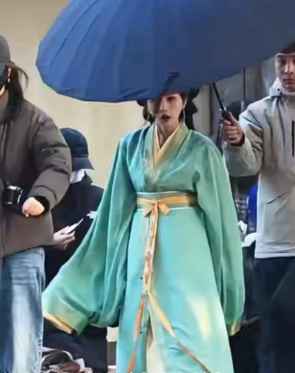 代拍多到把田曦薇吓出表情包