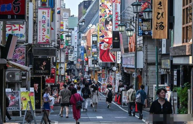 日本这个国家，对黑人严防死守，对欧美白人爱搭不理，但是对待黄种人，特别是中国人、