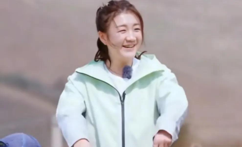黄圣依的妈妈是真心喜欢陈梦。
其一，黄圣依的妈妈知道陈梦的打法，并且还能指出陈梦