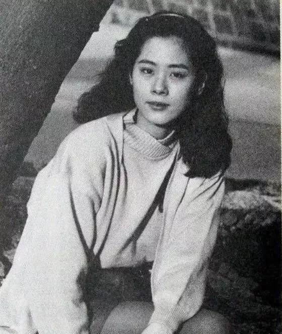 48岁的关淑怡曾与比自己小22岁的李佳念恋爱，她和小男友看起来确实像母子俩，妥妥