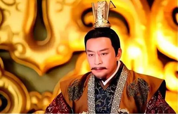 隋义宁二年（618年），李建成被封为抚军大将军、东讨元帅，率领李世民等十万（一说