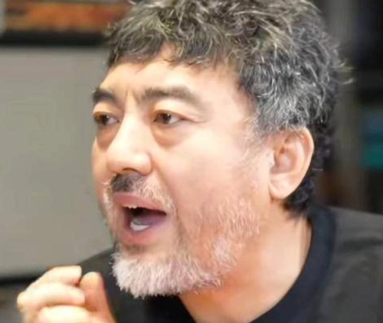 在电影《731》中，导演赵林山让刚出生十几天的女儿出演了剖腹取婴镜头。
据了解，