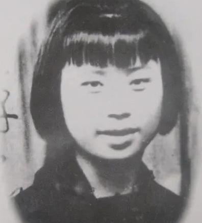 1941年，刘彩凤被捕，由于她长得漂亮，敌人没有马上用刑，县长王慕增还单独与她见